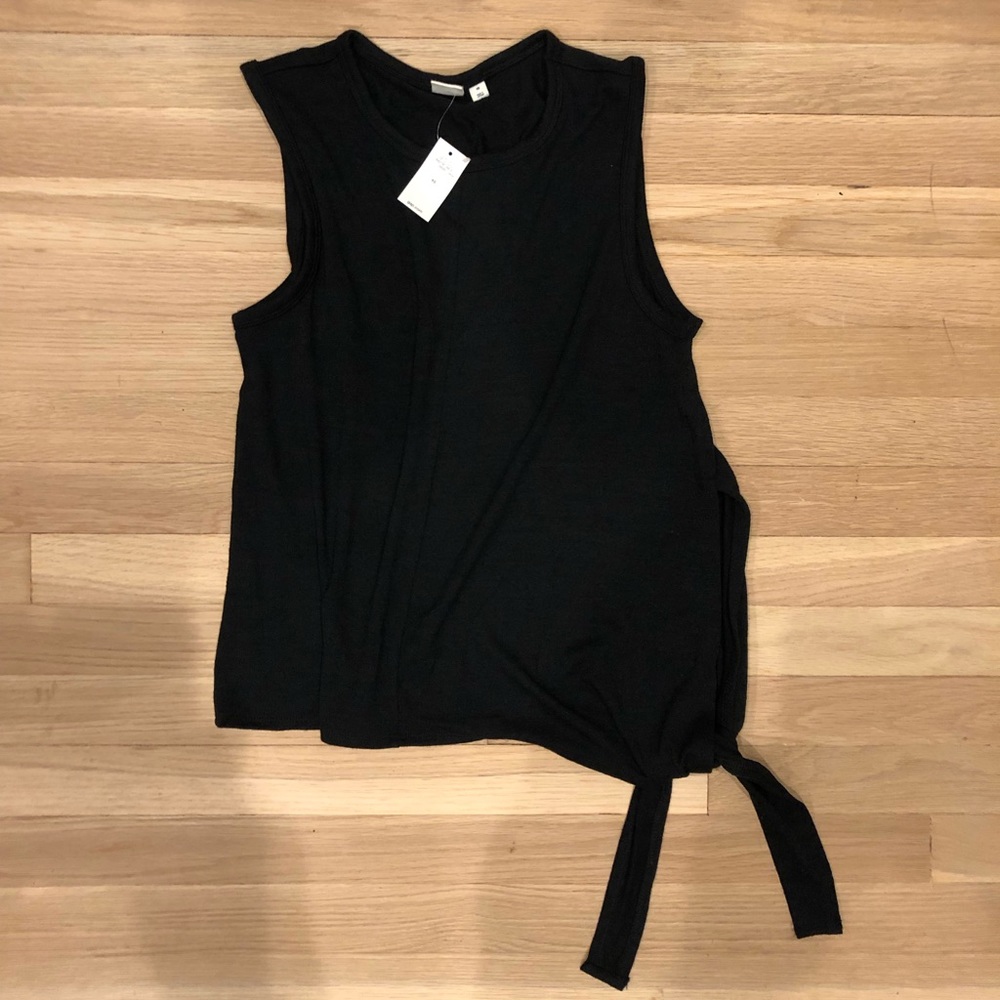 GAP sleeveless top 👚